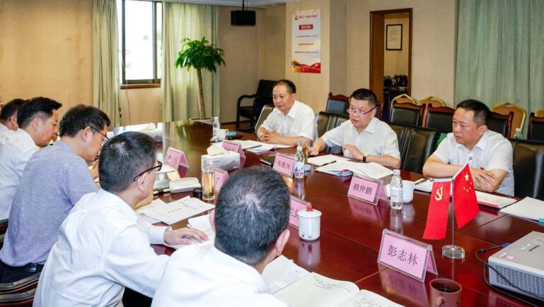 旅投集團黨委召開對照黨章黨規(guī)找差距專題會議