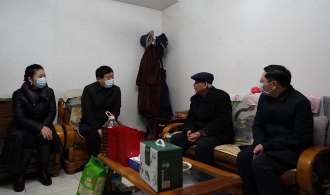 省國(guó)資委黨委委員、副主任任興文春節(jié)前夕帶隊(duì)走訪慰問旅投集團(tuán)老黨員