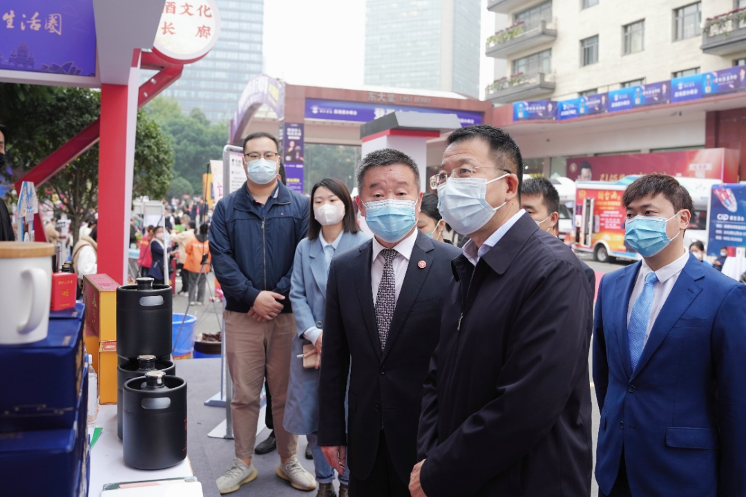 旅投集團領(lǐng)導(dǎo)赴2022錦江賓館酒類商務(wù)洽談會現(xiàn)場檢查指導(dǎo)工作